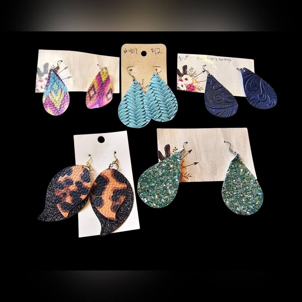 Bundle of 5‎ teardrop earrings